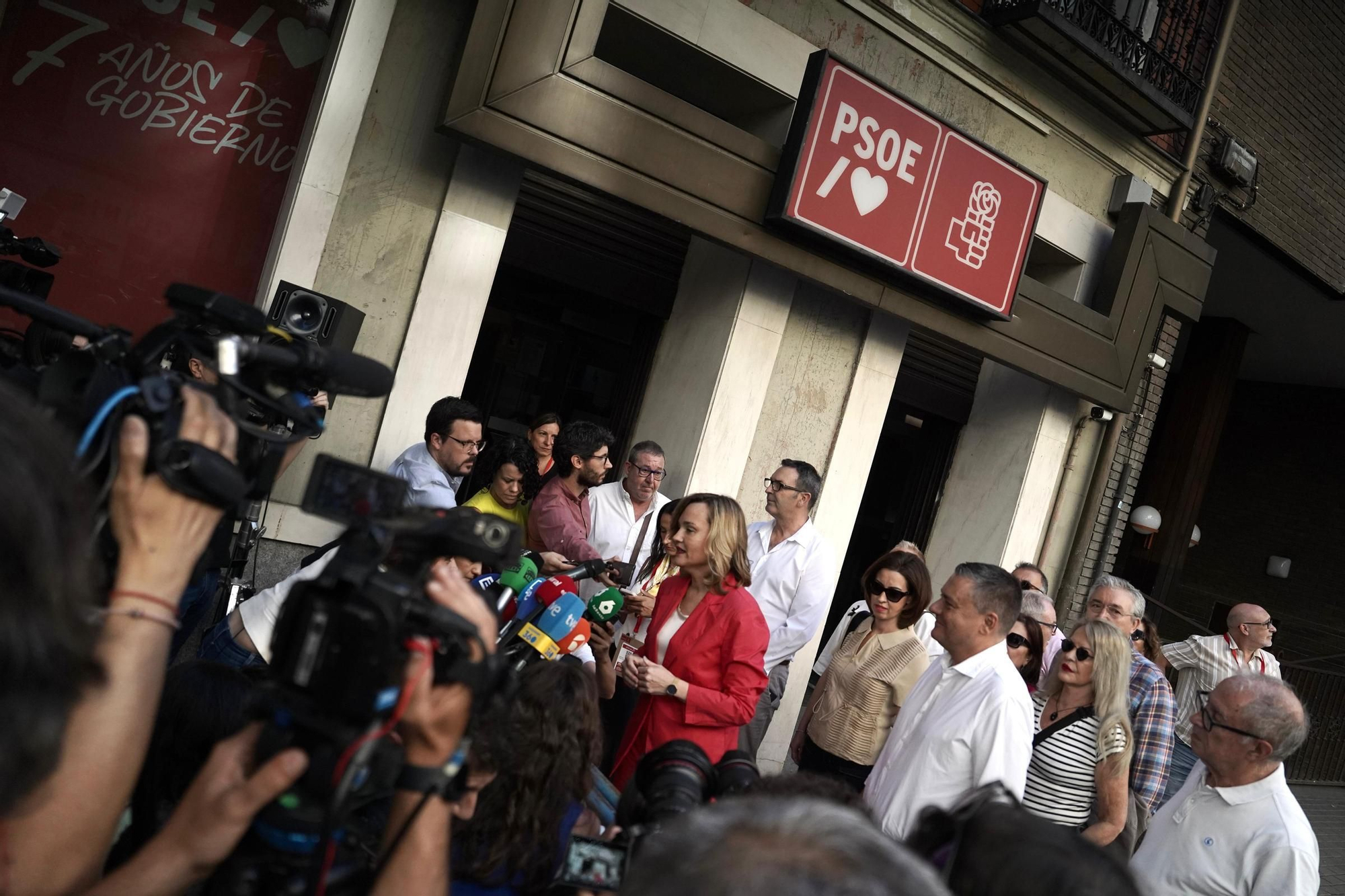 Pilar Alegría atiende a los medios