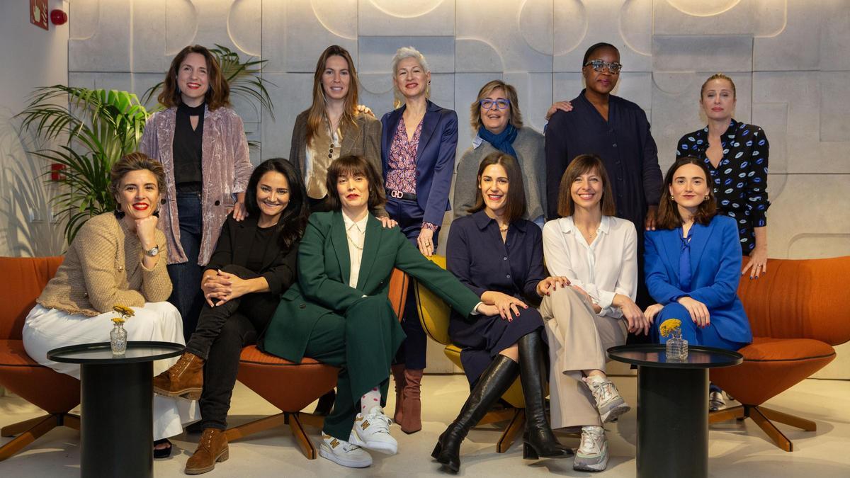 Arriba, Gemma Fillol, Ariadna Vallverdú, Mariele Violano, Charo Sebastian, Charleen Parkes y Sonia Muñoz. Abajo, Laura Berzal, Mayte Carrasco, Silvia Foz, Natalie Batlle, Andrea Draper y Laura Guix. Todas socias o colaboradoras de Juno House Club.