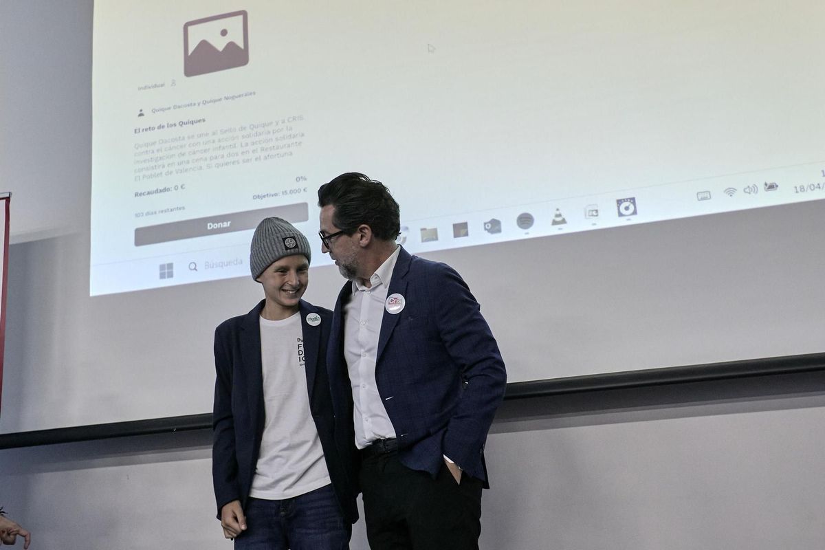 Quique Nogueroles y el chef Quique Dacosta, en el acto del año pasado en Gandia.