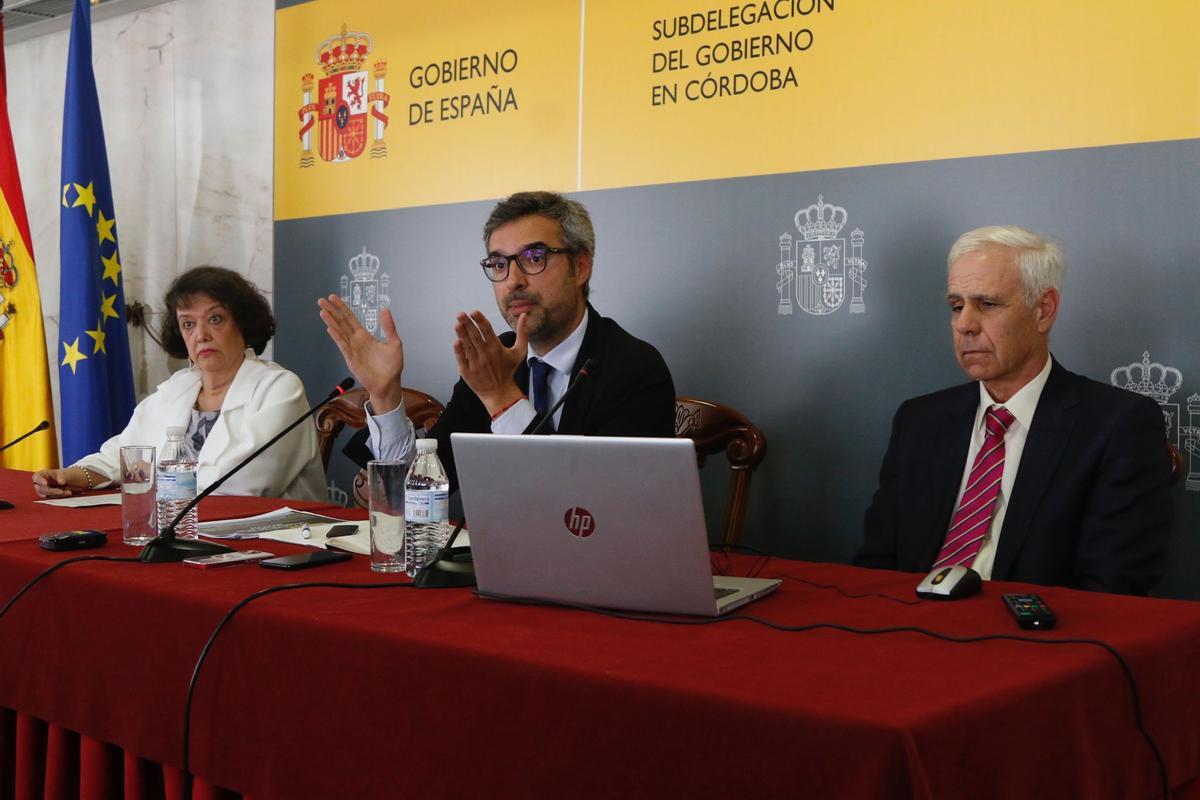 La subdelegada del Gobierno, Rafaela Valenzuela,el director general de Carreteras del Mitma, Juan Pedro Fernández Palomino, y el jefe de la Unidad de Carreteras del Estado en Córdoba, Miguel Lovera.