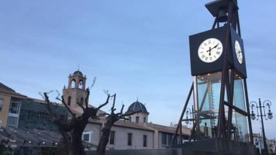 El reloj centenario de Orihuela marca de nuevo las horas