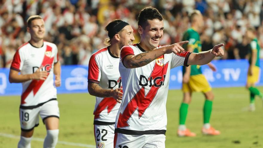 Camello denuncia el mal estado del césped de Vallecas y de la ciudad deportiva