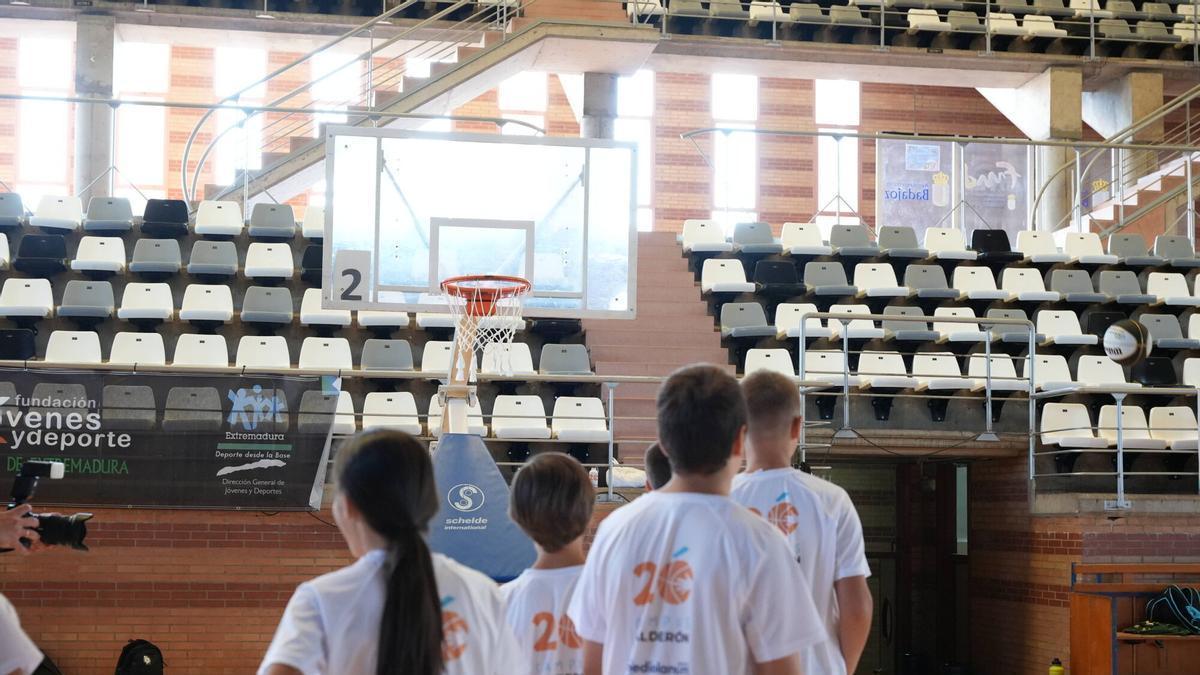 Galería | El Campus Calderón celebra sus 20 años de historia en Badajoz