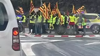 Els treballadors de Feldespatos Llansà es manifesten a l'N-260