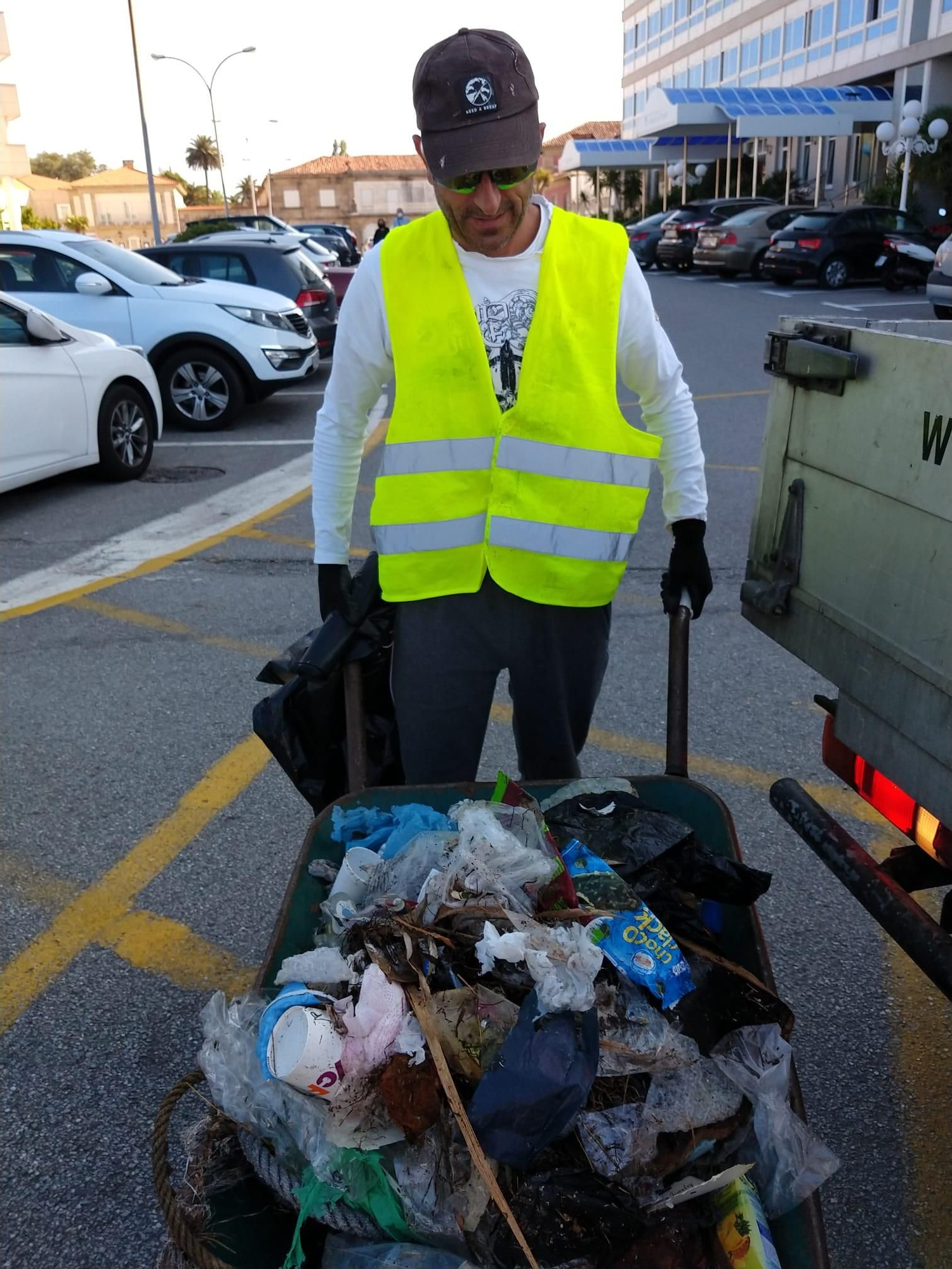 Algunos de los residuos retirados esta mañana en la isla.