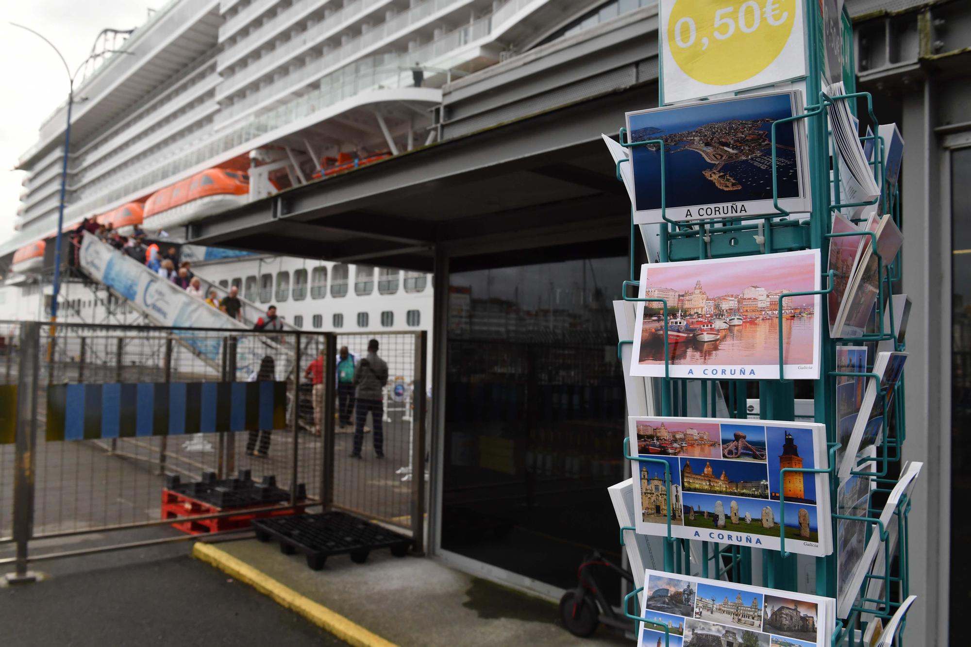 El crucero 'Carnival Celebration' hace su primera escala en A Coruña