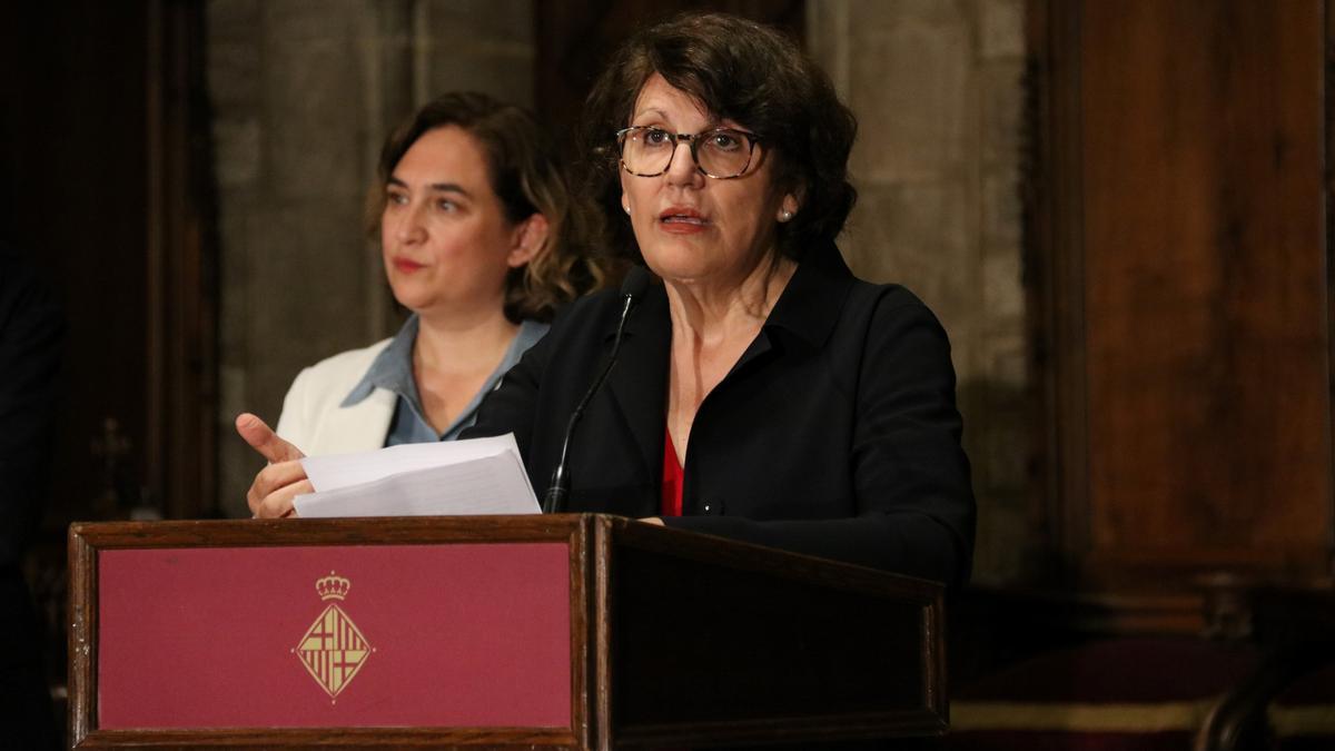 La pregonera de Sant Jordi 2022, Imma Monsó, intervé en el tradicional esmorzar literari a l'Ajuntament de Barcelona.