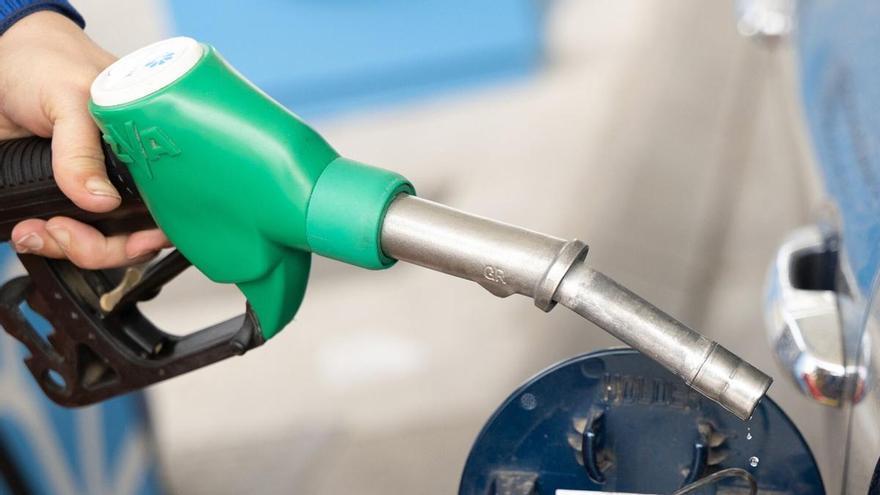 "Comunicado importante" por el error que sale caro a los clientes de una gasolinera en Ribadeo tras la equivocación en los surtidores: "Disculpas sinceras a todos los afectados"