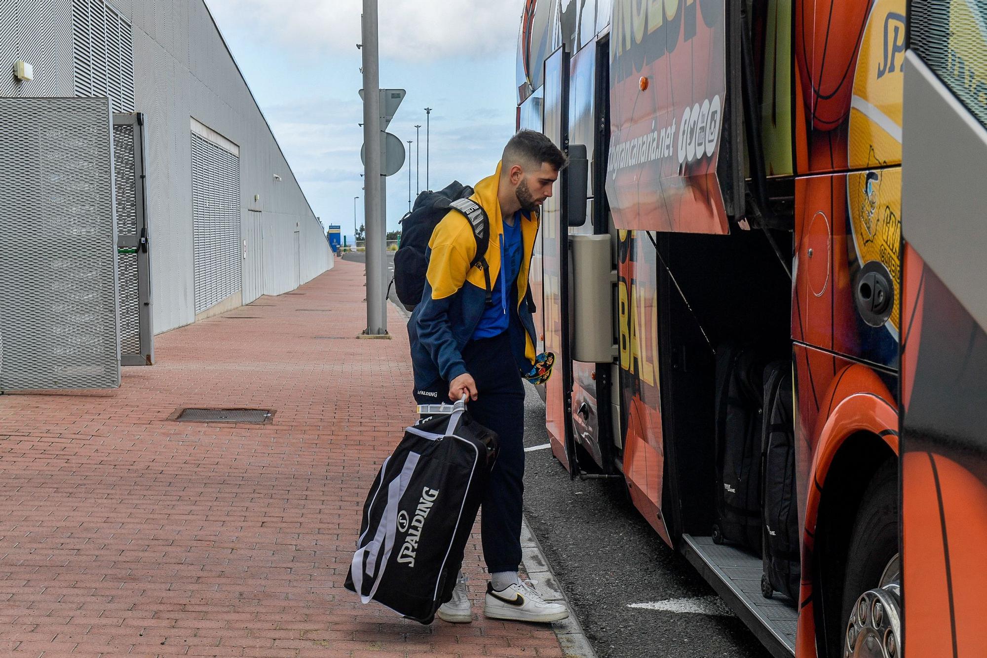 Los jugadores del CB Gran Canaria ponen rumbo a la Copa del Rey