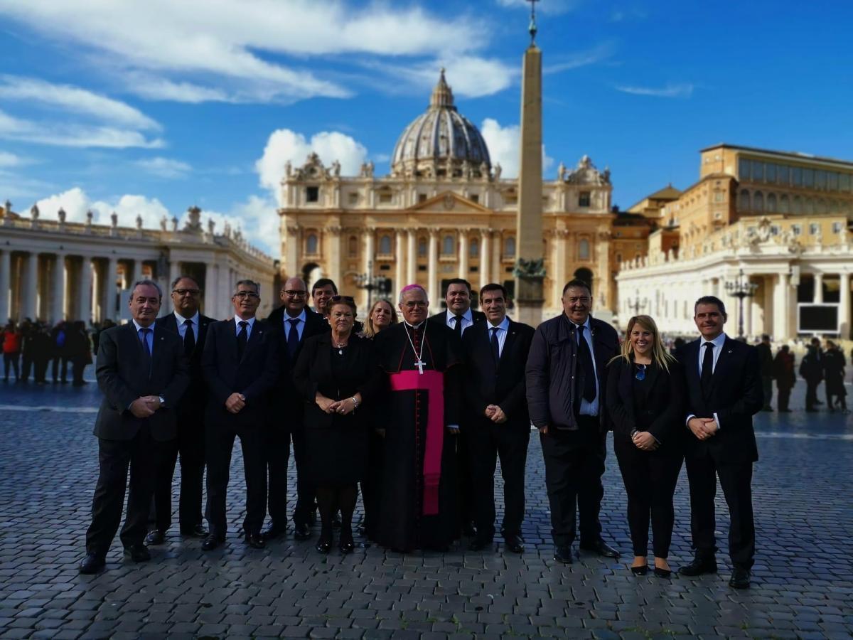 El Papa recibe a la junta de gobierno de la Agrupación de Hermandades y Cofradías de Córdoba
