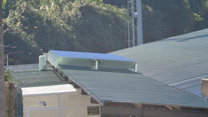 Placas solares para abastecer el campo de fútbol Iago Aspas Juncal-O Casal.   | GONZALO NÚÑEZ