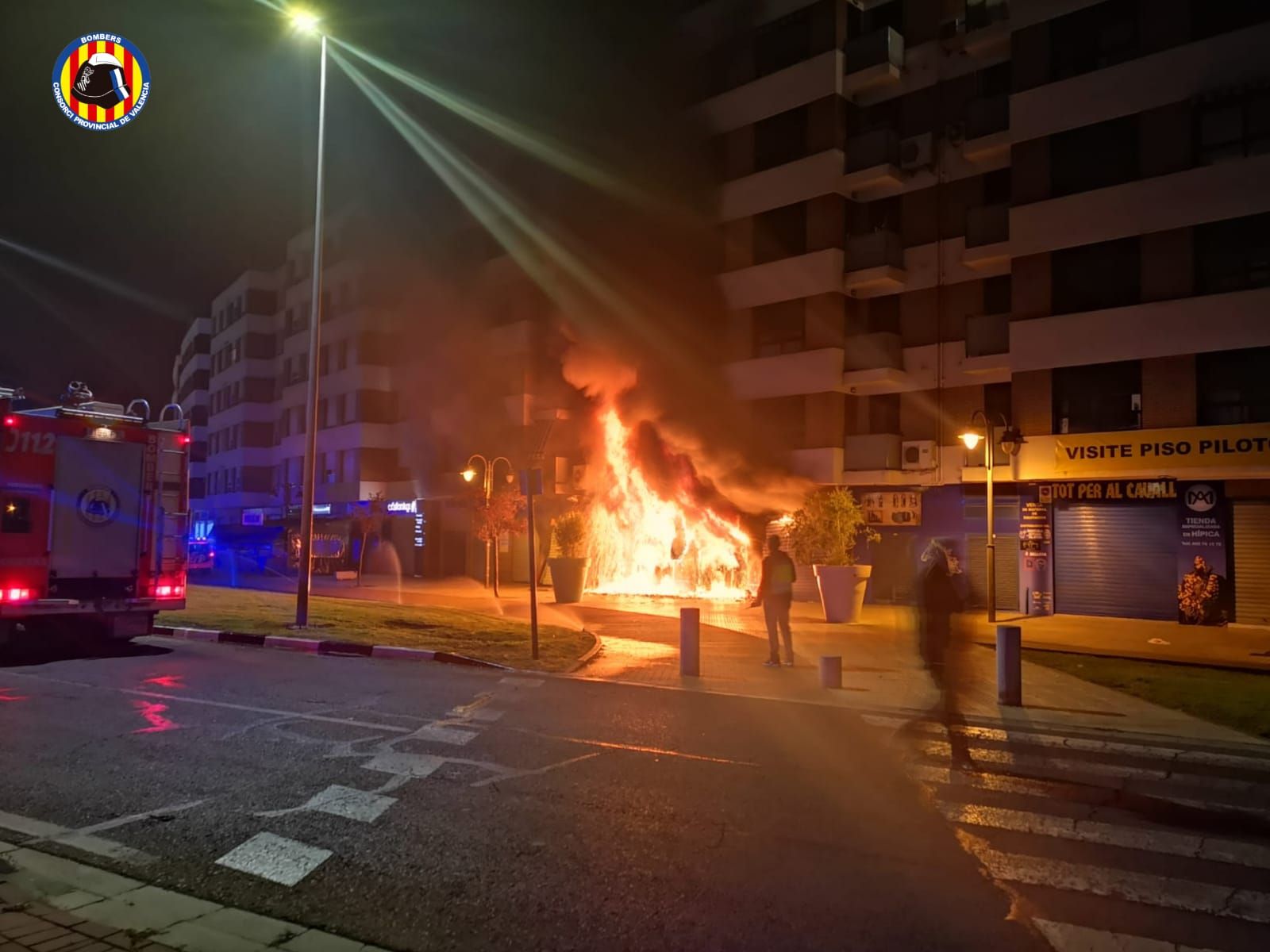 Un incendio en un local de motos de Alzira deja cinco heridos