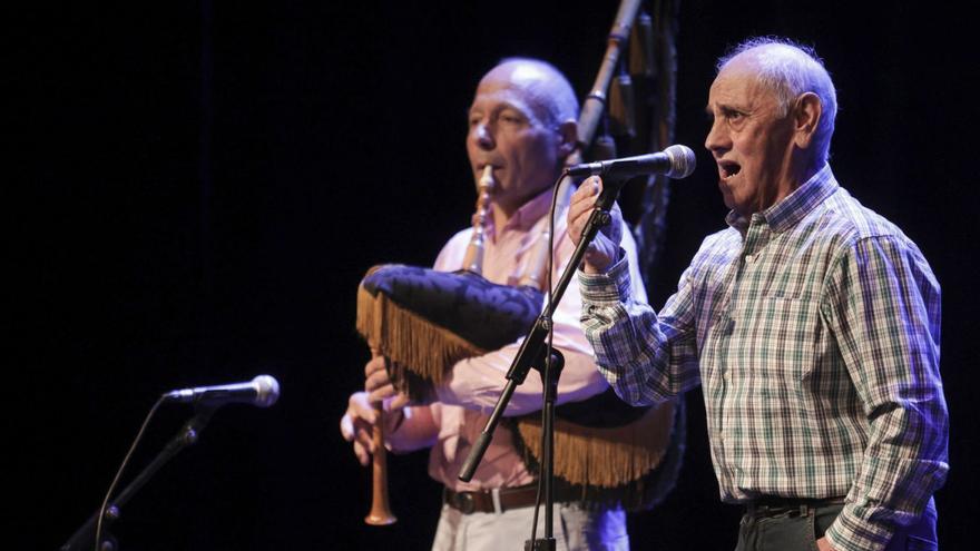 Ángel Fernández, con El Pravianu, ayer, en el Filarmónica.