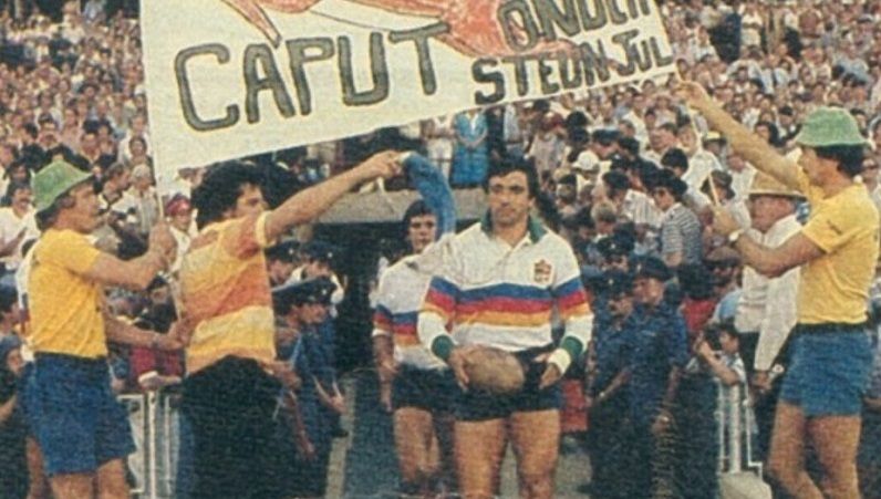 Salida al campo de Sudamérica XV, con su capitán Hugo Porta agarrando el oval.