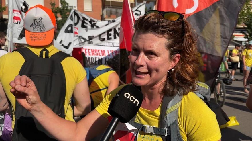 TOTALS: Alícia Navaón, professora de secundària; Xavi Garcia, mestre de primària al Maresme; Quim, treballador del 0-3, Armand, professor de secundària a la Garriga; i Maria Olivé expliquen els motius de la vaga.