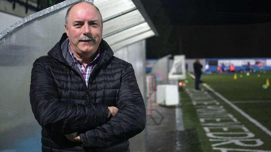 El presidente Arturo Fandiño, en un entrenamiento de su equipo en San Martiño. // Bernabé