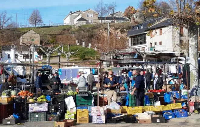 Las tiendas de El Puente de Sanabria reclaman poder abrir los lunes no laborables