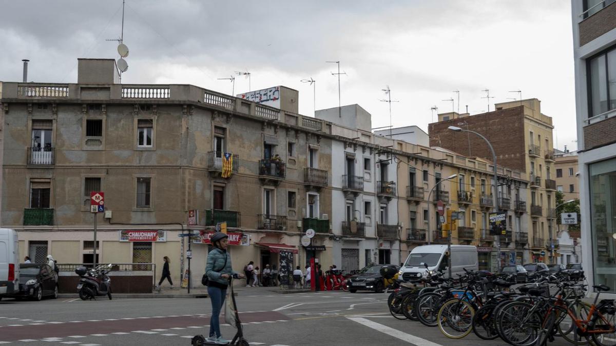 El curce entre las calles Pujades y Ciutat de Granada, donde se creará uno de los 11 ejes verdes del 22@.
