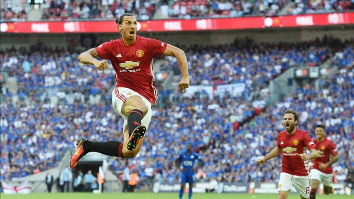 Un gol de Ibrahimovic dio la Community Shield al Manchester United