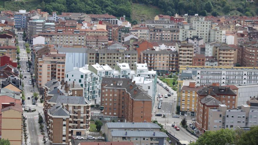 Vista de la zona centro de Mieres desde la ladera de Siana. | A. V.