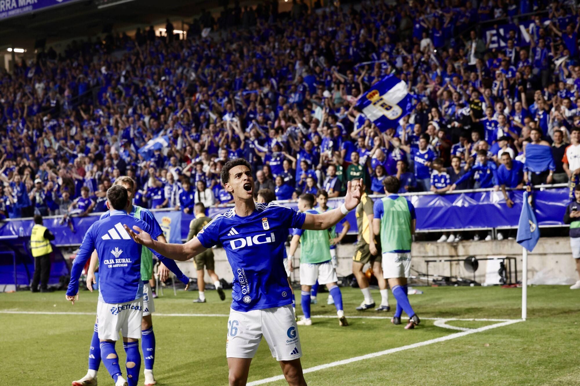 Así se vivió en el Carlos Tartiere la noche del ascenso del Oviedo a Primera División 24 años después
