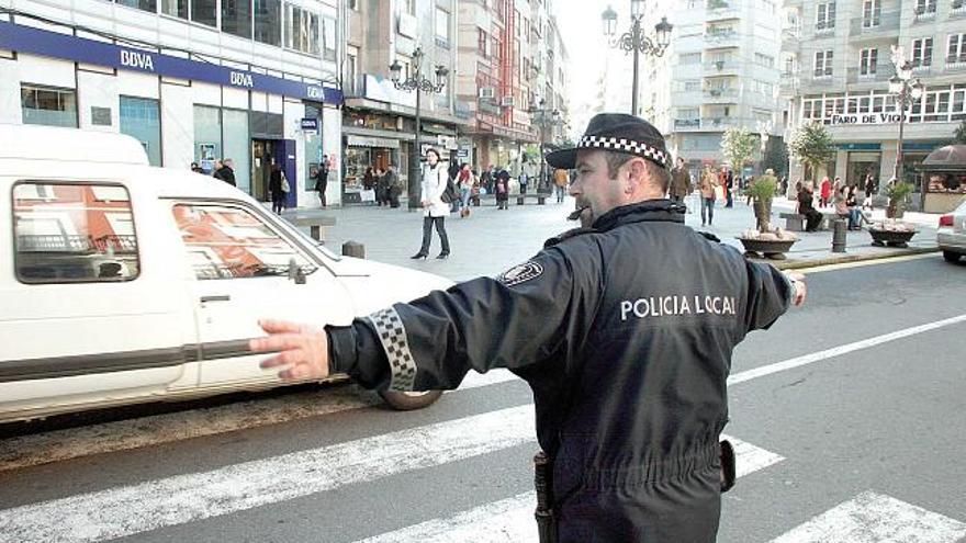 Los agentes incrementaron ayer su presencia en entornos como la Praza de Galicia