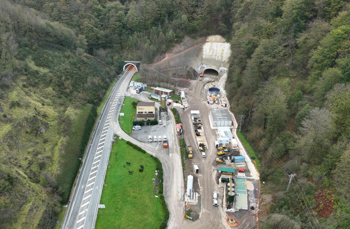 Vista aérea de las obras del túnel de Belate de Navarra.
