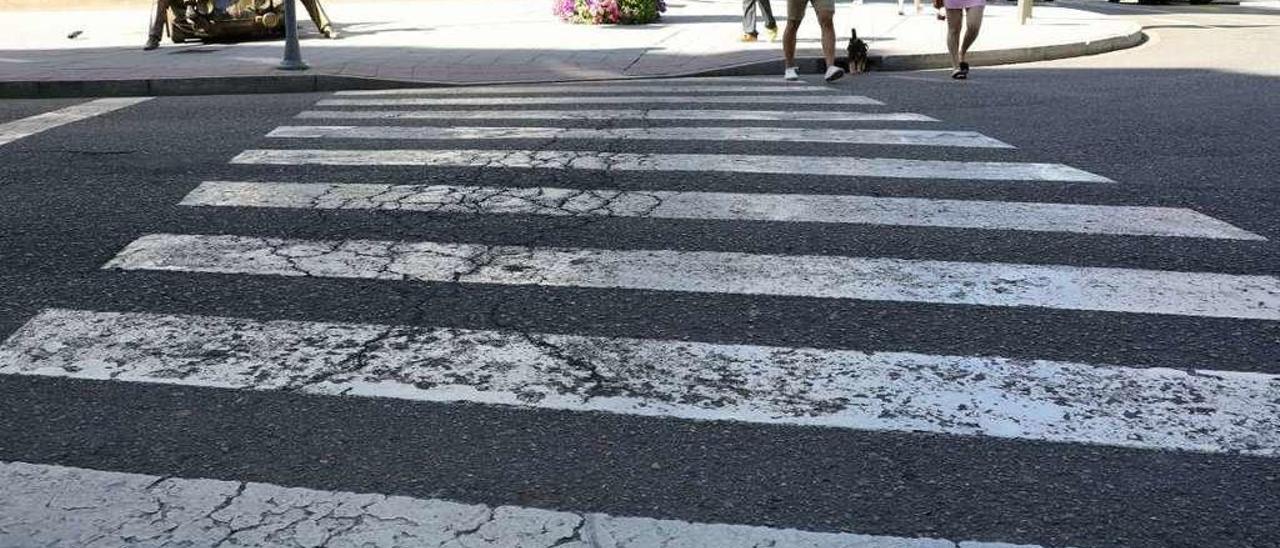 Aspecto de uno paso de peatones en el centro de la ciudad.  // Jesús Regal