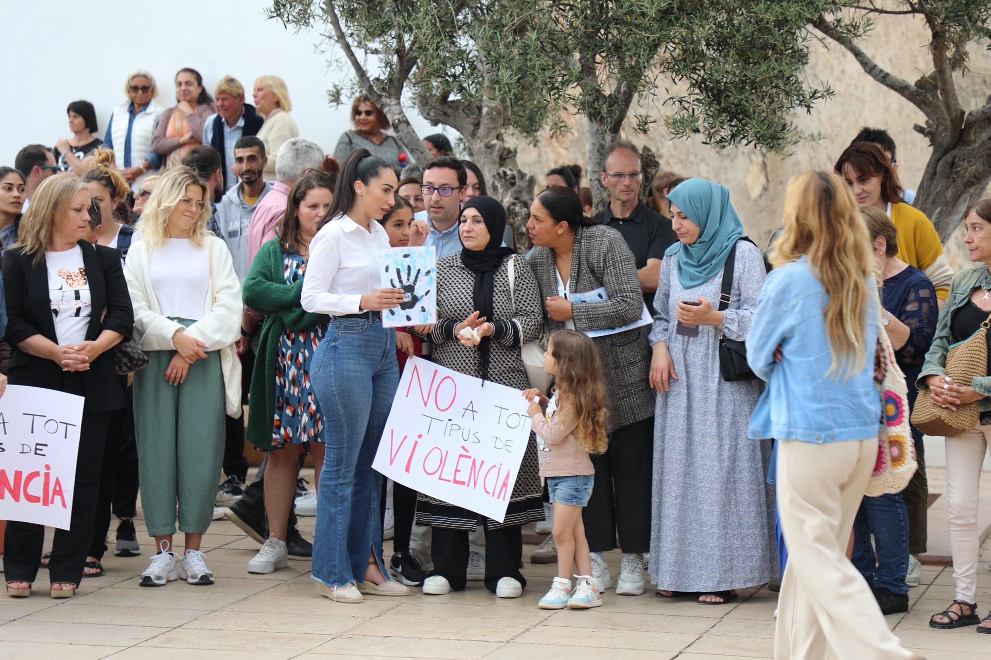 Formentera clama contra la agresión al taxista