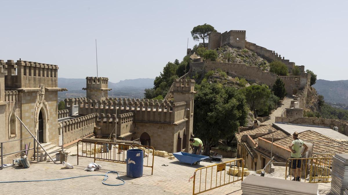 Así son las obras que se están ejecutando en el patio de armas del Castell de Xàtiva