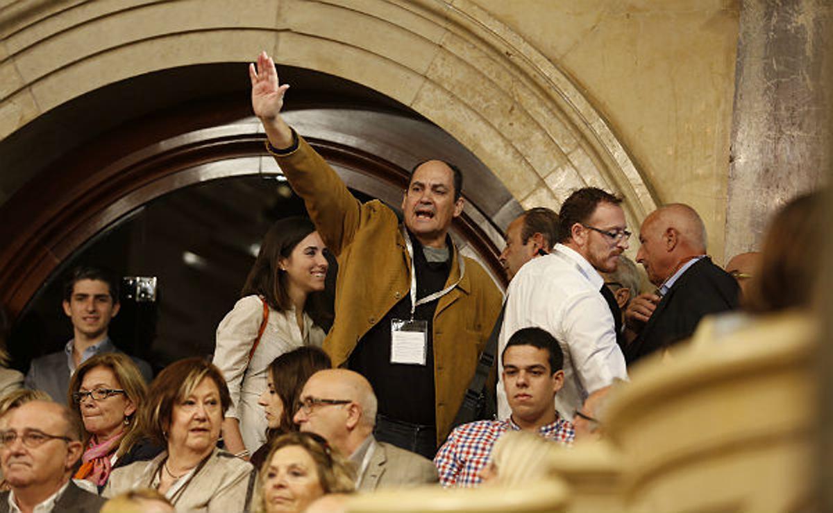 De Gispert fa fora del Parlament els ultres espanyolistes.