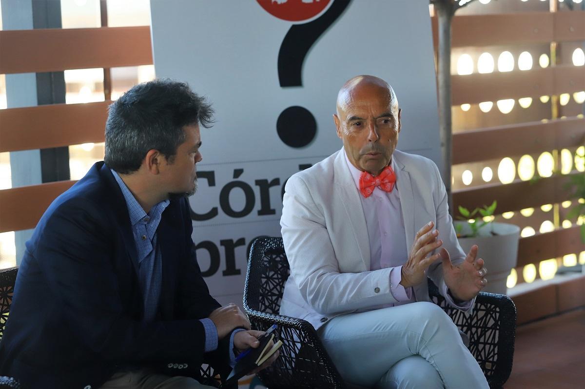 El director de Diario CÓRDOBA interpela al candidato socialista durante la entrevista.