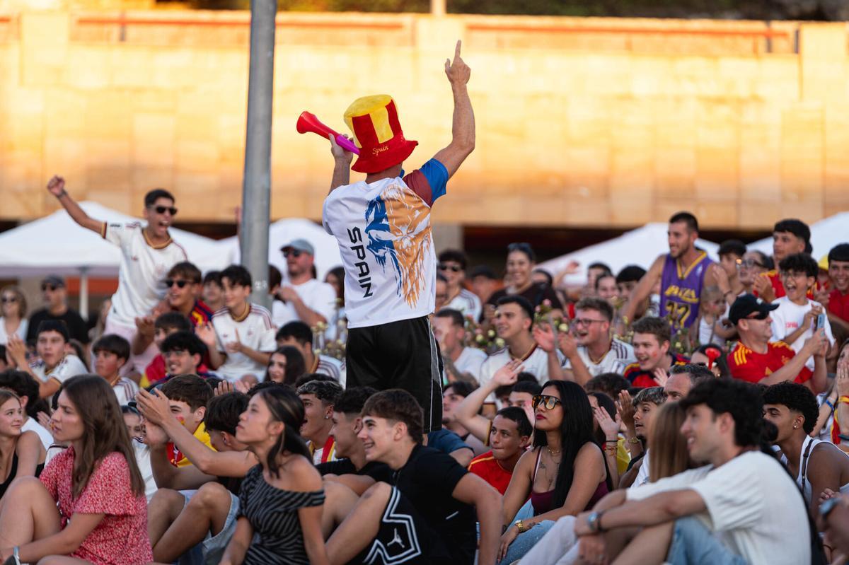 Ambiente de la afición tinerfeña en el Francia - España