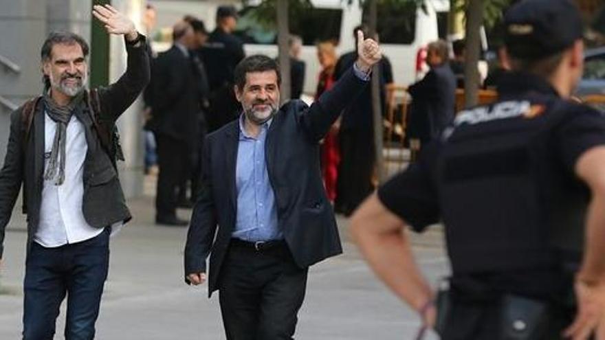 Cuixart i Sánchez arribant a la seu de l&#039;Audiència Nacional.