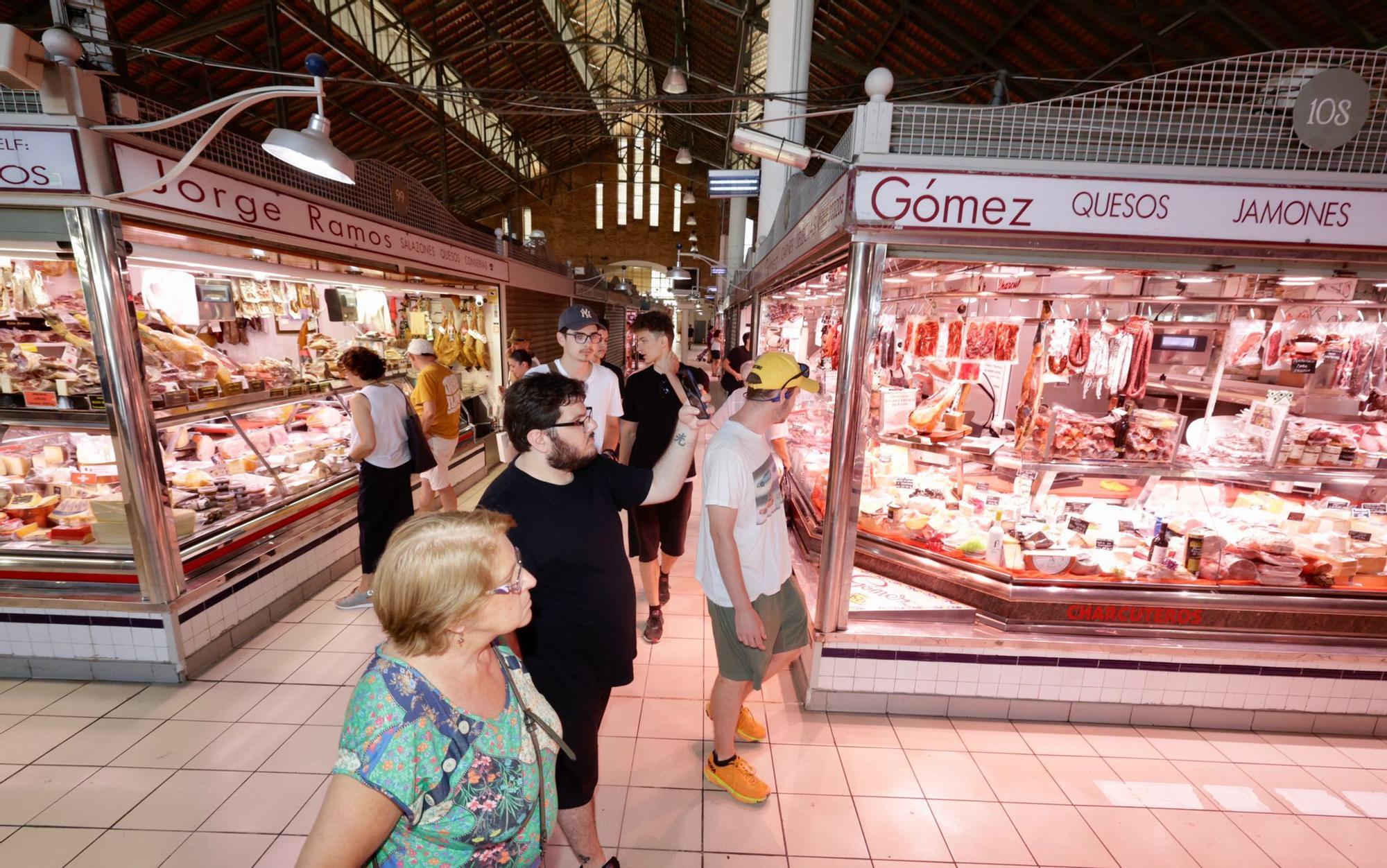 Turistas en el Mercado Central de Alicante