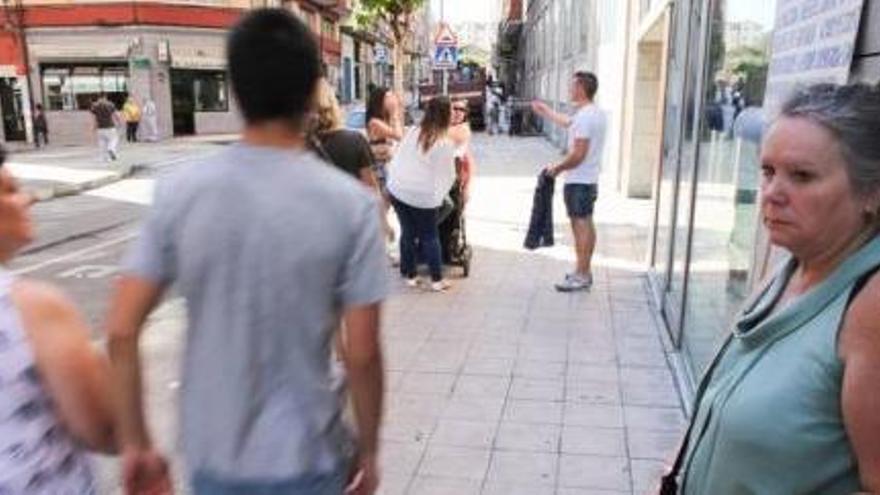 Dolores Conde Fernández, esta mañana, a la puerta de los juzgados de Avilés ricardo solís