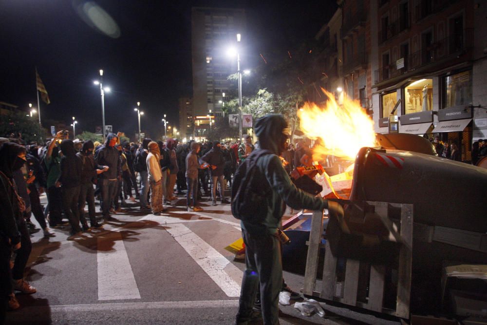 Contenidors cremats, càrregues policials i enfrontaments a Girona