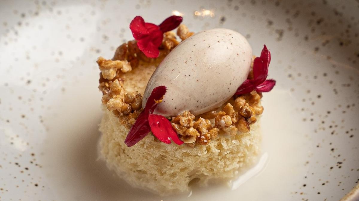 Sopa de almendras con helado de canela del restaurante Virens (Hotel Almanac).