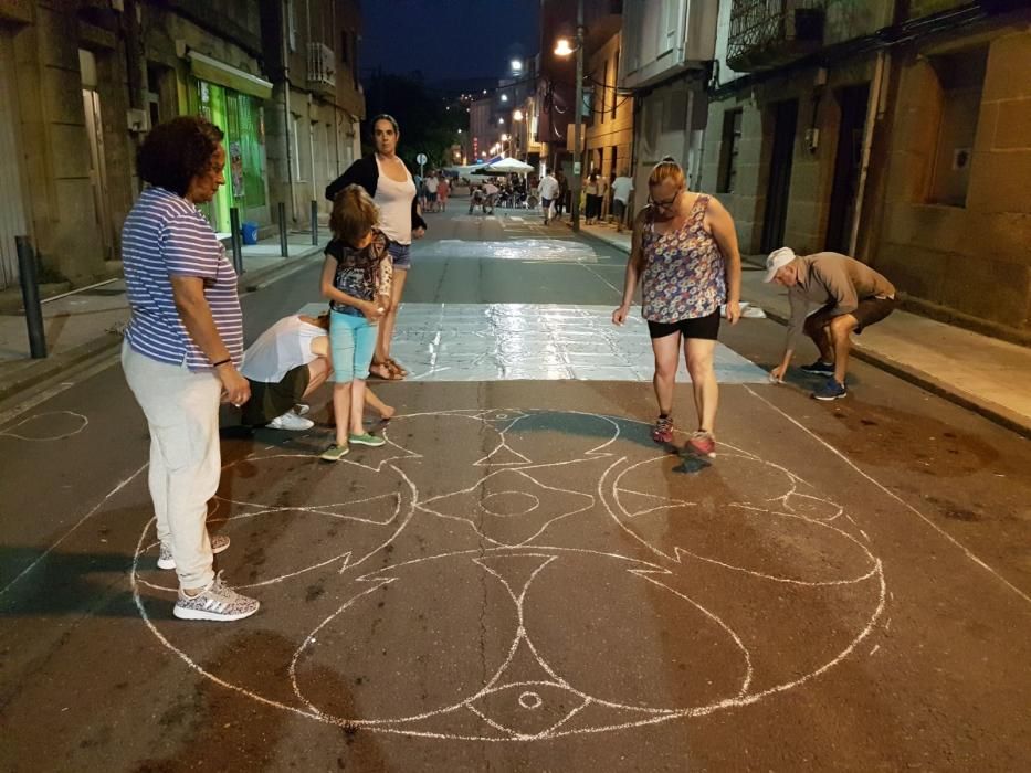 Cuando aún quedan varias horas para la procesión del Corpus las calles de Bueu ofrecen ya su mejor aspecto