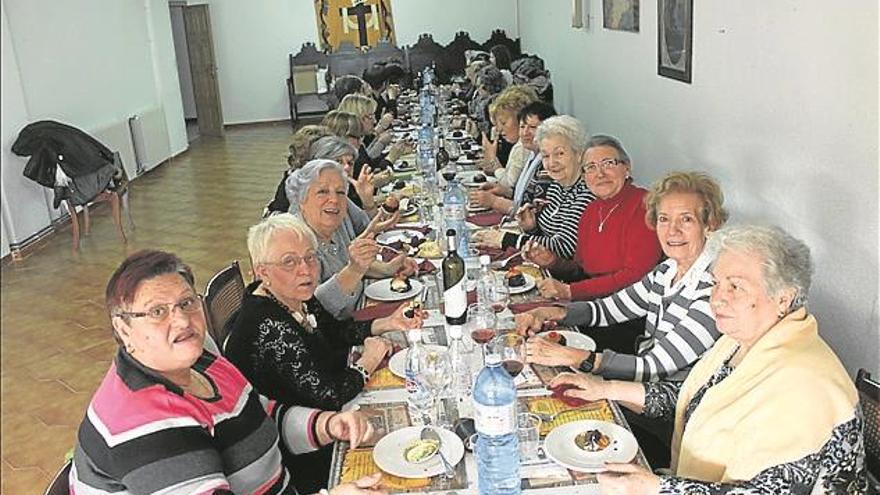 Las mujeres celebran Santa Águeda con gran algarabía