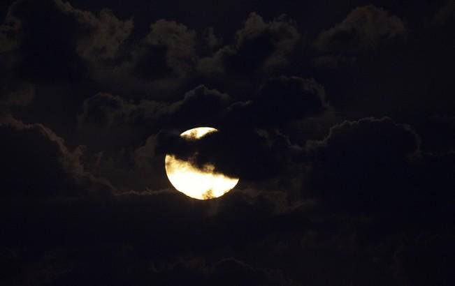 14/11/2016.TENERIFE.La superluna vista de Santa Cruz.Luna llena,.Las Teresitas