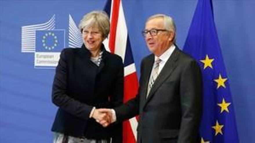 La cita clave de May y Juncker no consigue desatascar el ‘brexit’