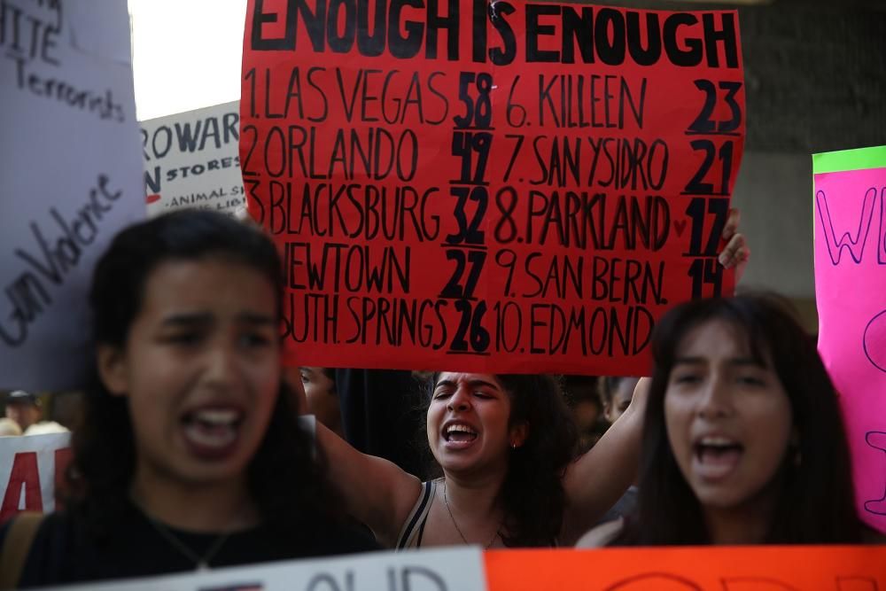 Alumnos de Parkland recuerdan a las víctimas de la masacre y claman contra Trump