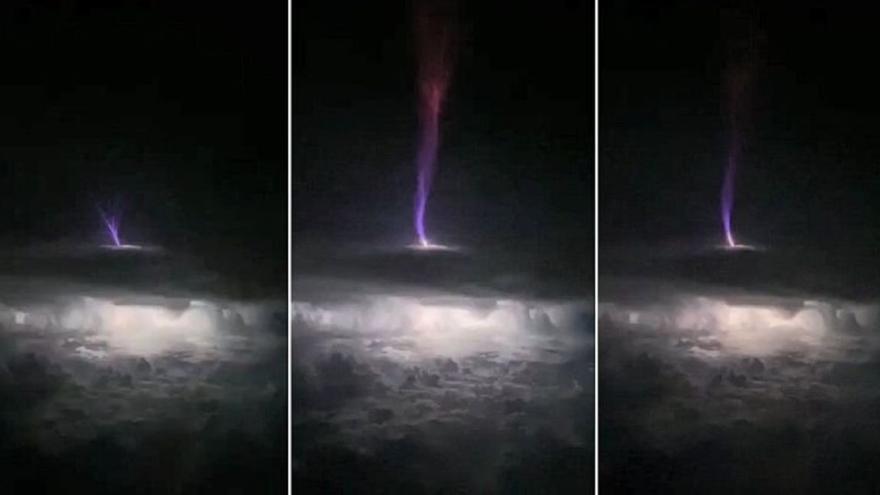 Una serie de imágenes muestra la forma de un rayo invertido sobre una tormenta en Oklahoma, en 2018.