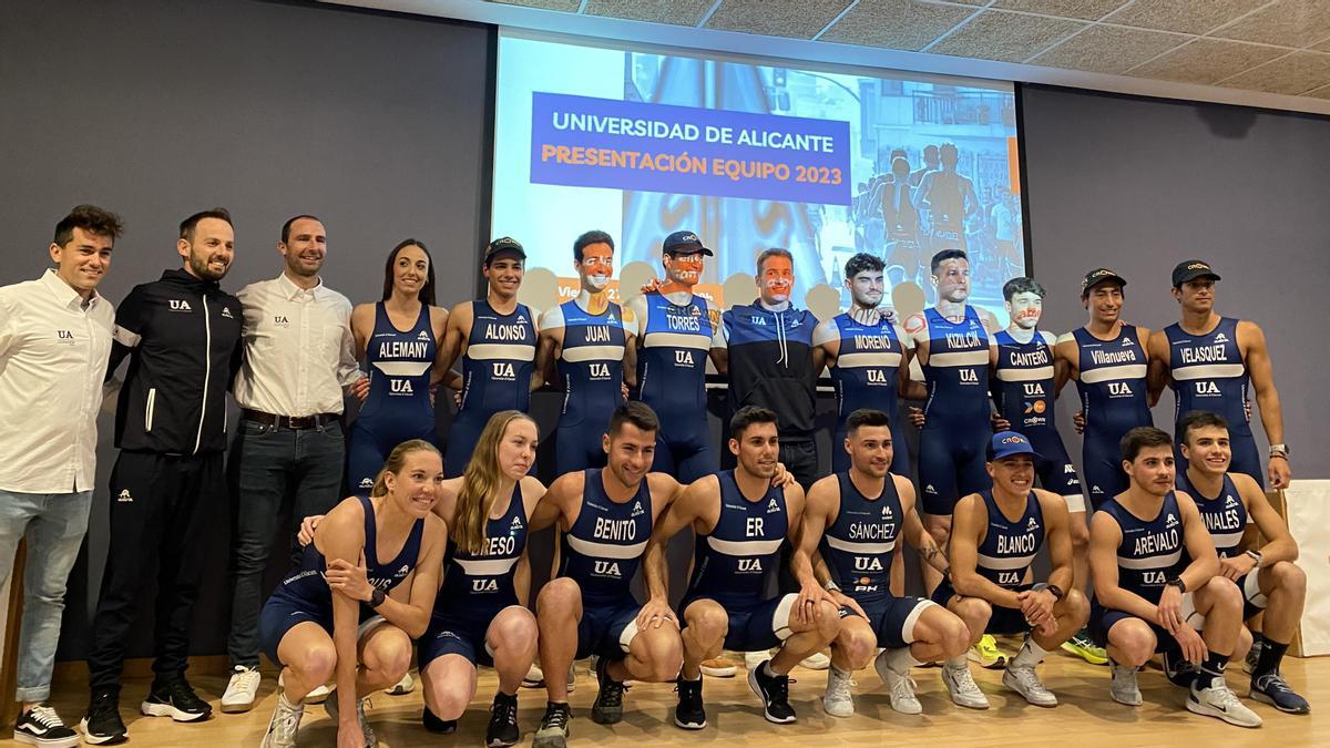 Los componentes del equipo de la Universidad de Alicante, durante la presentación de la temporada 2023