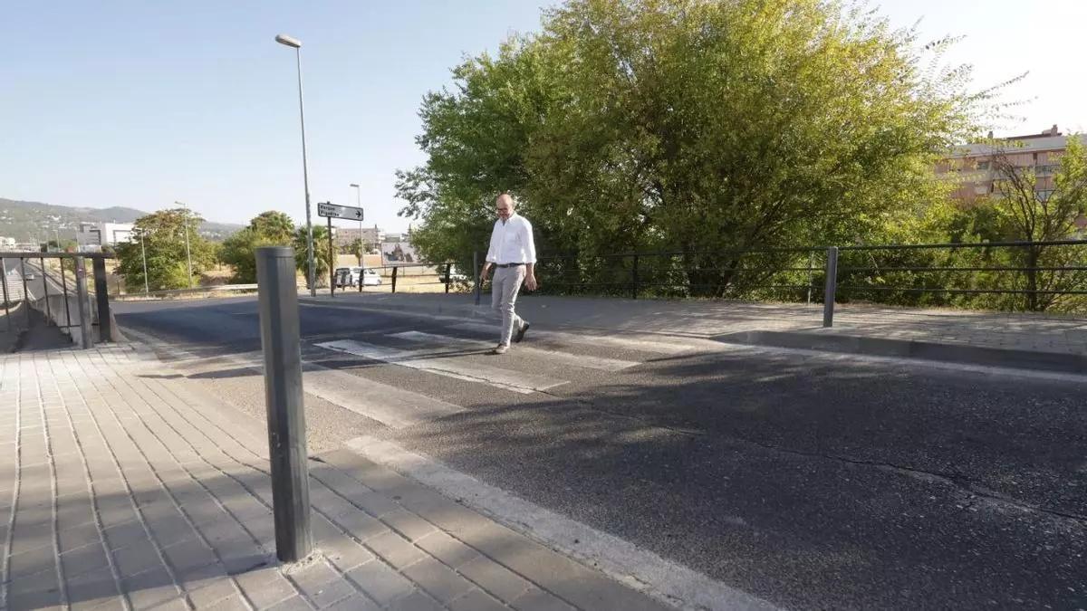 Paso de peatones con infrarrojos entre Miralbaida y Arroyo del Moro.