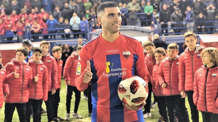 Reyes enciende la ilusión de la afición del Extremadura