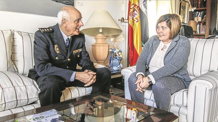 el nuevo comisario se reúne con la presidenta de la diputación