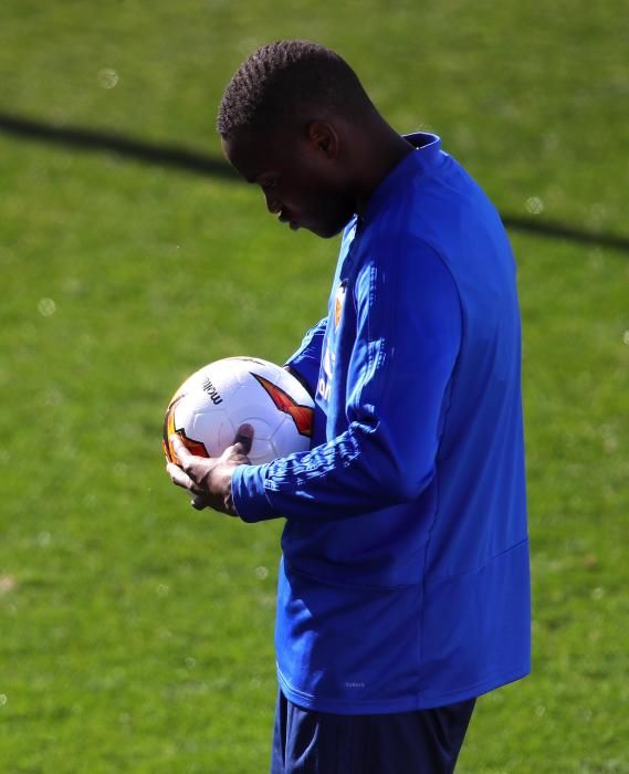 El balón de la Europa League en el entrenamiento