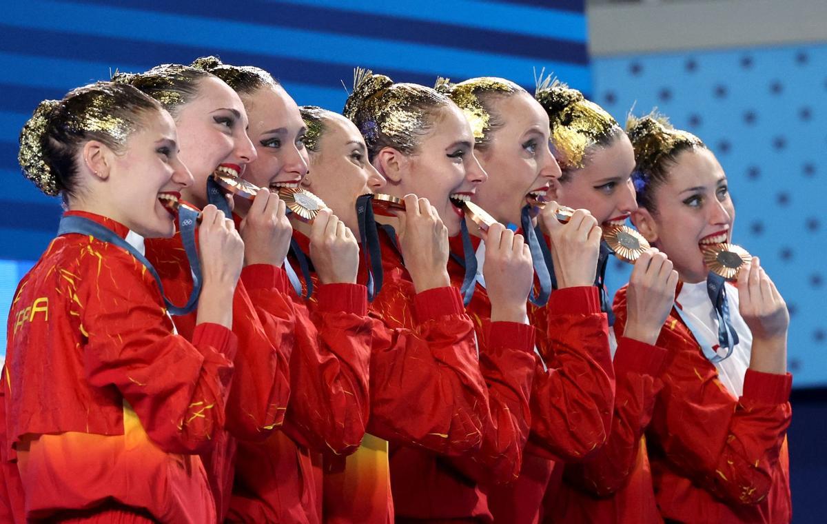 España da el gran salto y regresa con el bronce al Olimpo de natación artística. El equipo español de natación artística se luce en la definitiva rutina acrobática y logra la medalla de bronce, el primer metal en la disciplina desde Londres 2012.